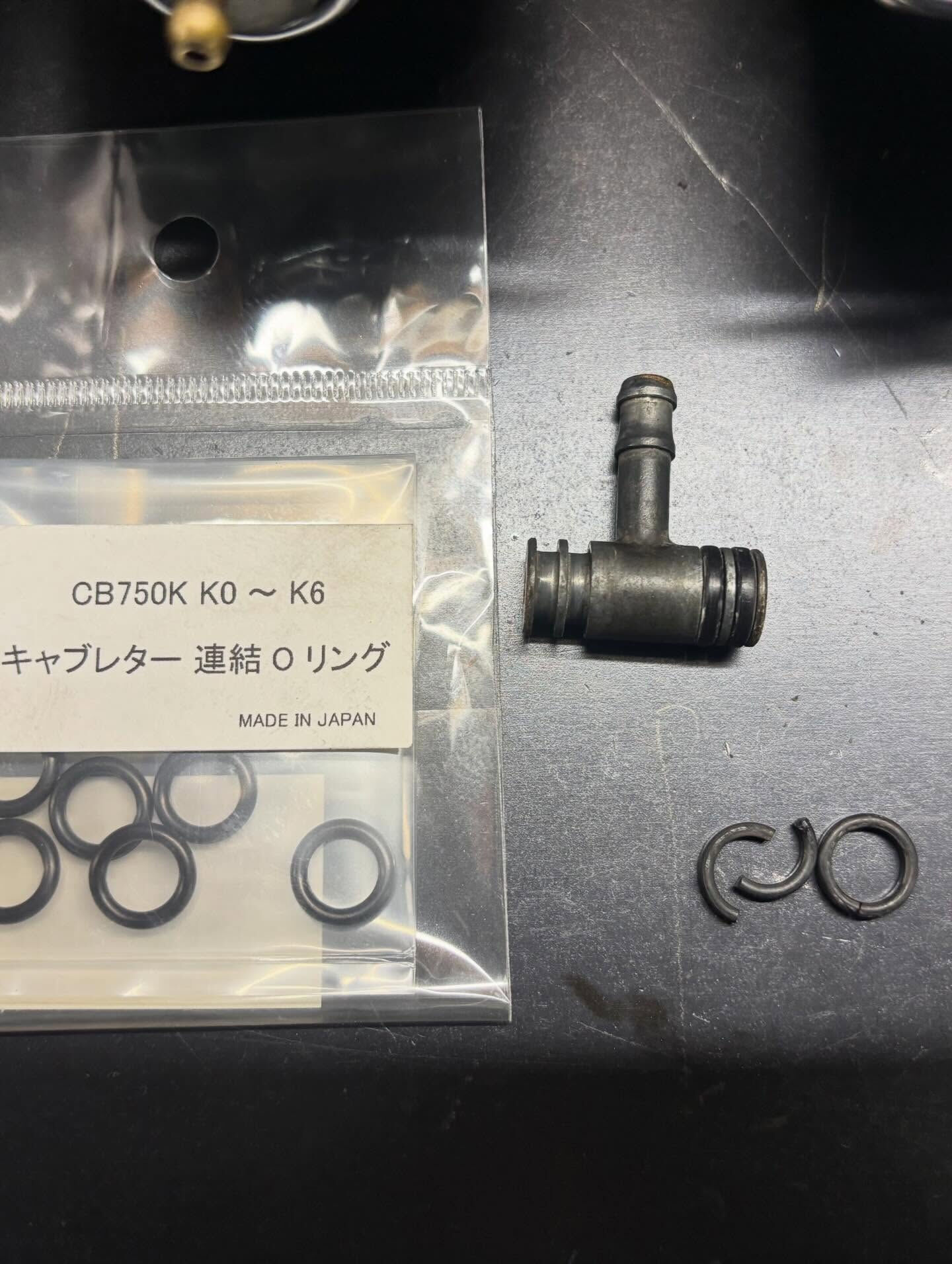 CB750Kのキャブレタージョイントからガソリンが漏れていた