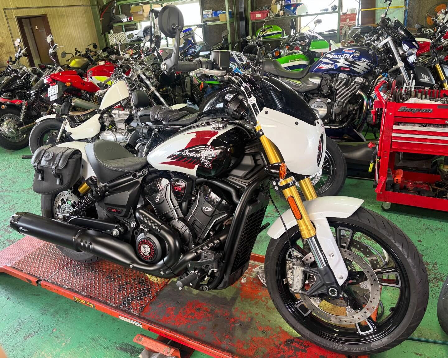 インディアン101スカウトのハンドル交換とライザーを純正の高