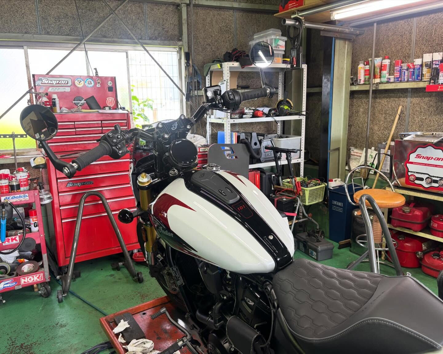 インディアン101スカウトのハンドル交換とライザーを純正の高
