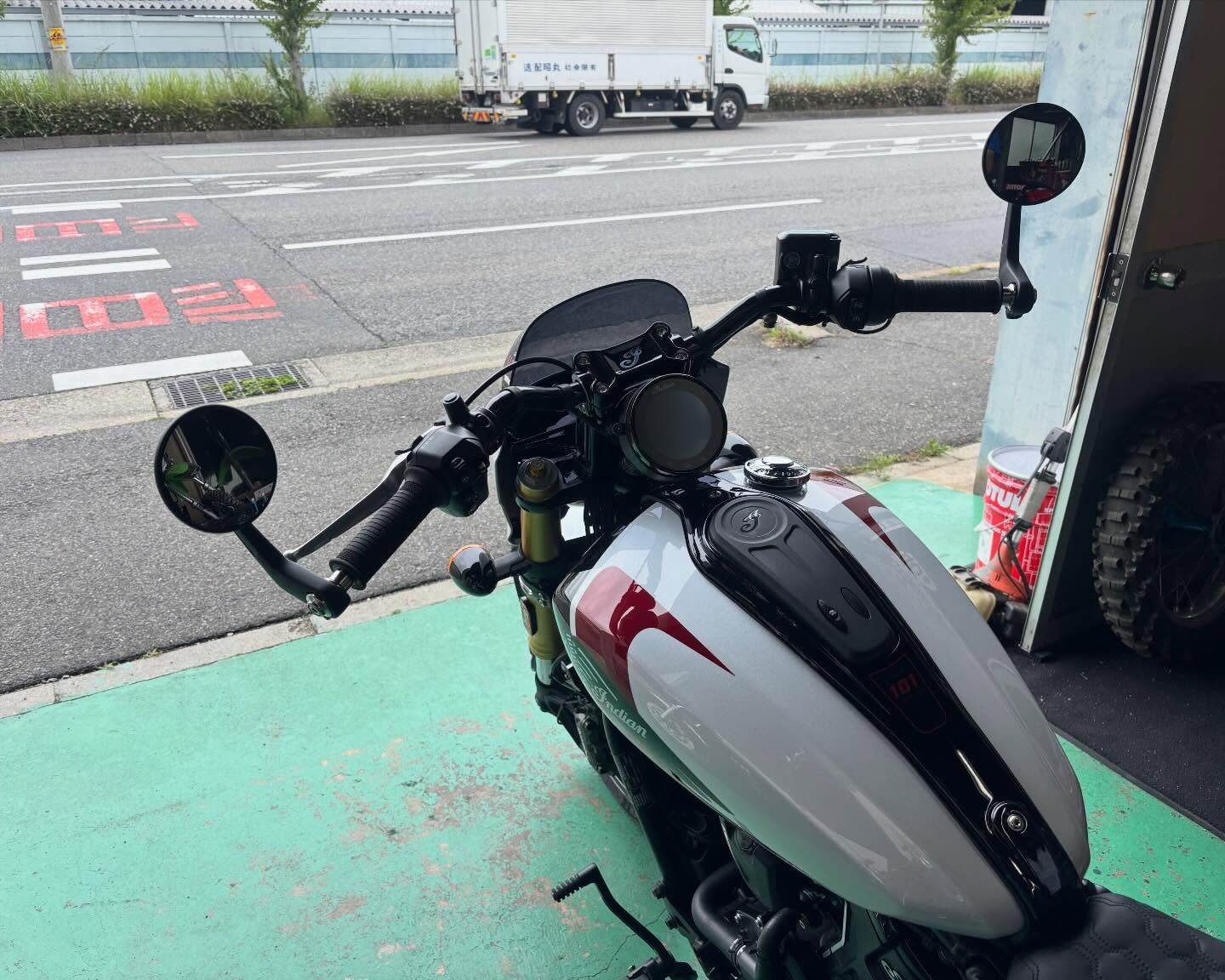 インディアン101スカウトのハンドル交換とライザーを純正の高
